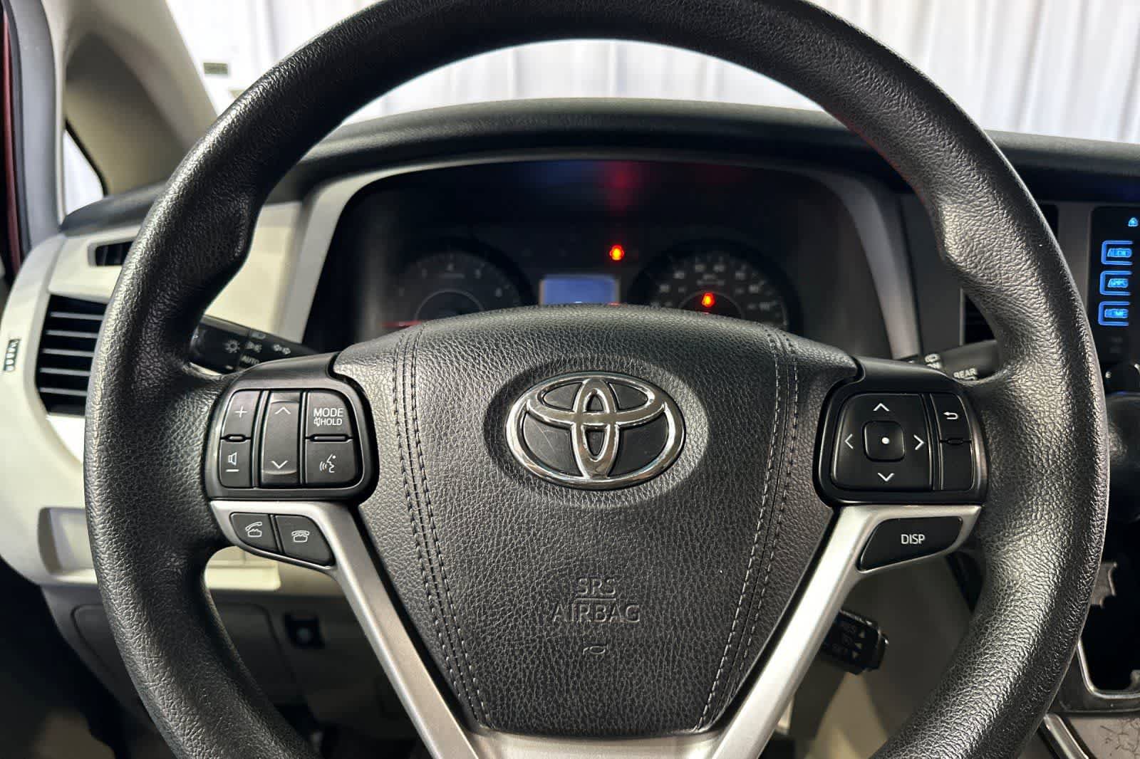 Used 2017 Toyota Sienna LE image 27