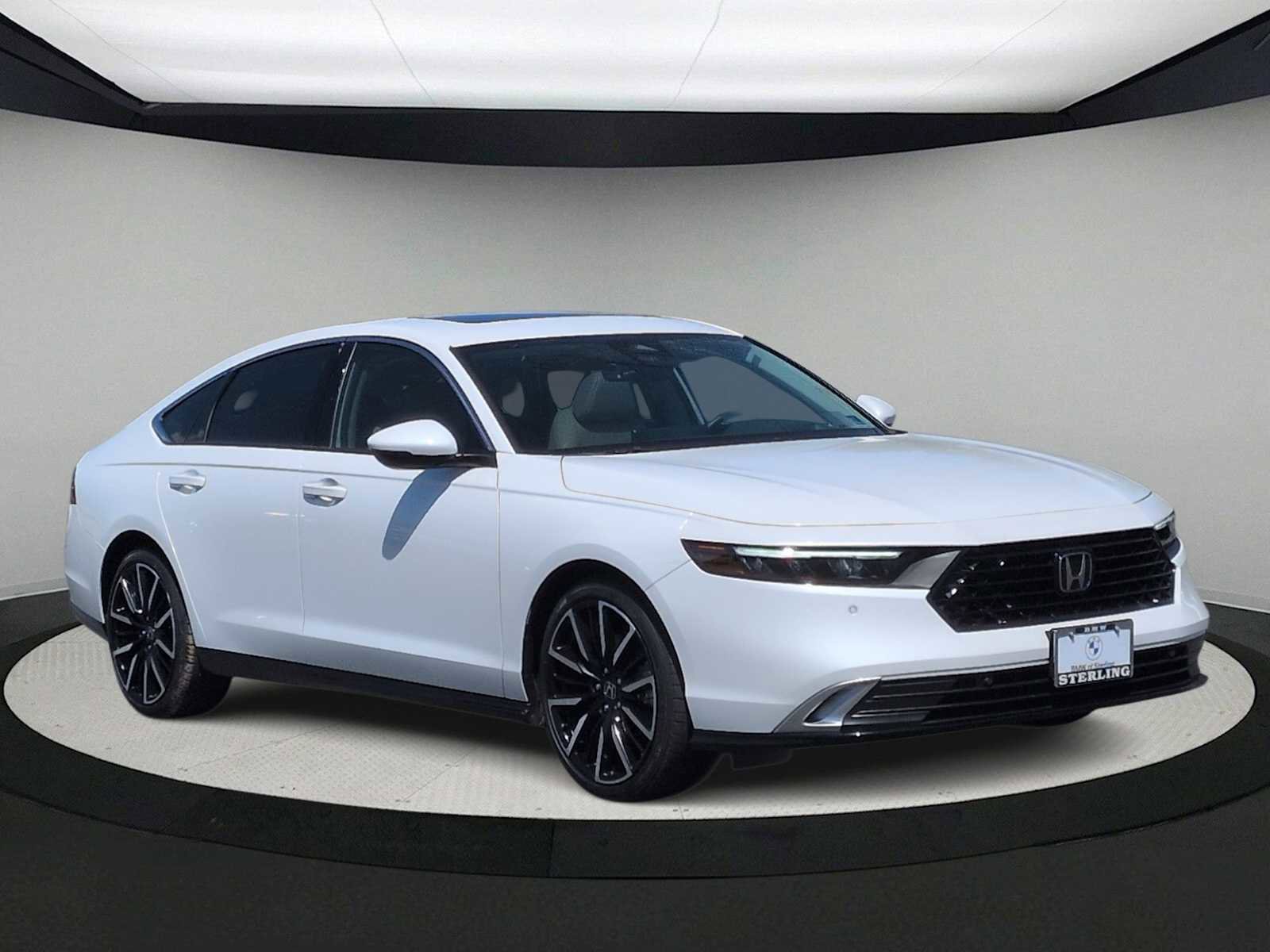 Used 2024 Honda Accord Touring image 2