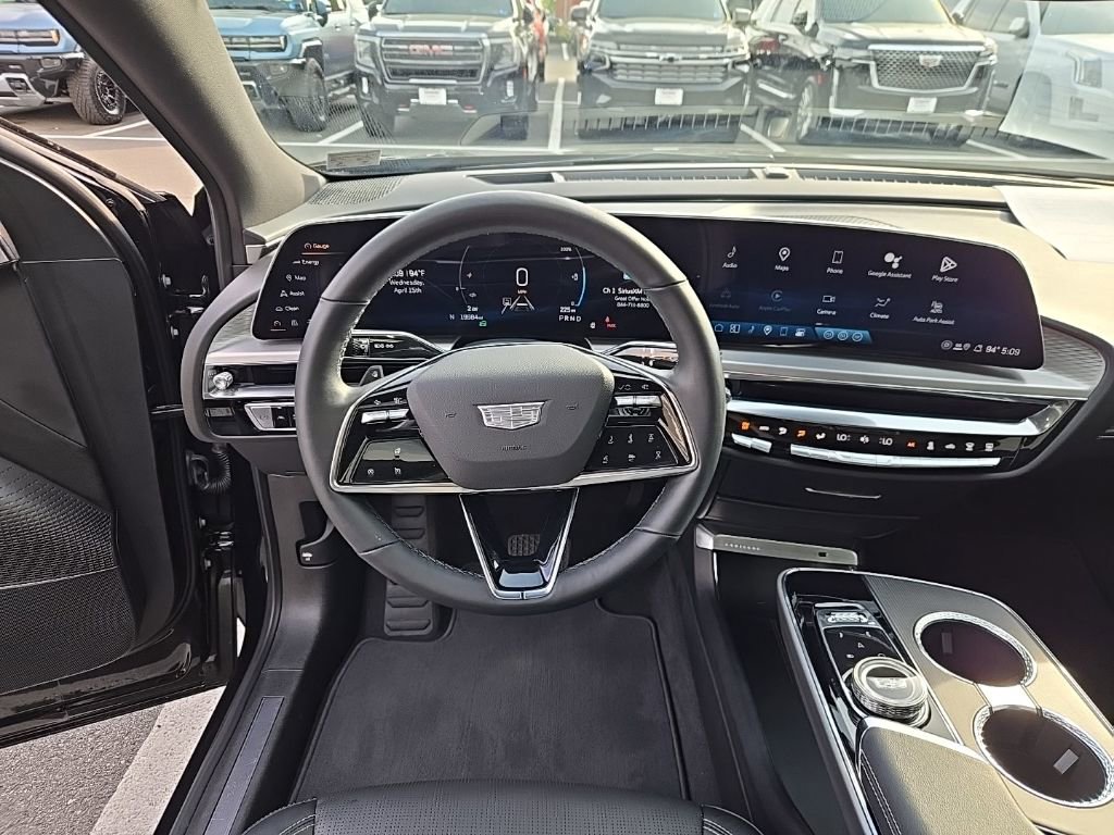 Used 2024 Cadillac Lyriq Luxury AWD/4WD image 13