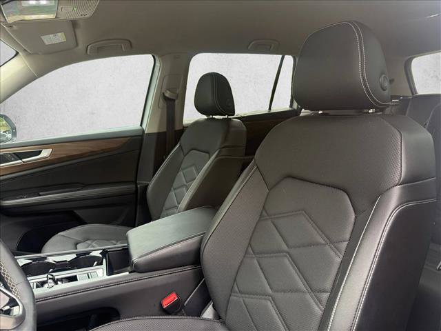 Used 2024 Volkswagen Atlas SE w/ Black Wheel Package FWD image 17