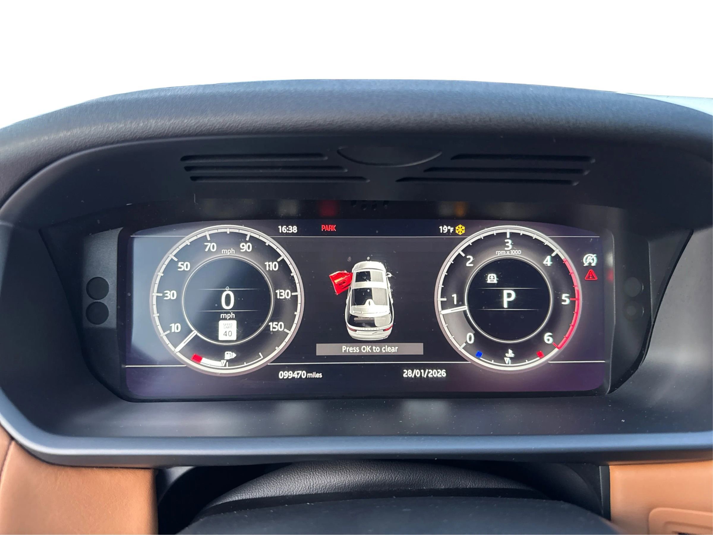 Used 2018 Land Rover Discovery HSE Luxury image 20