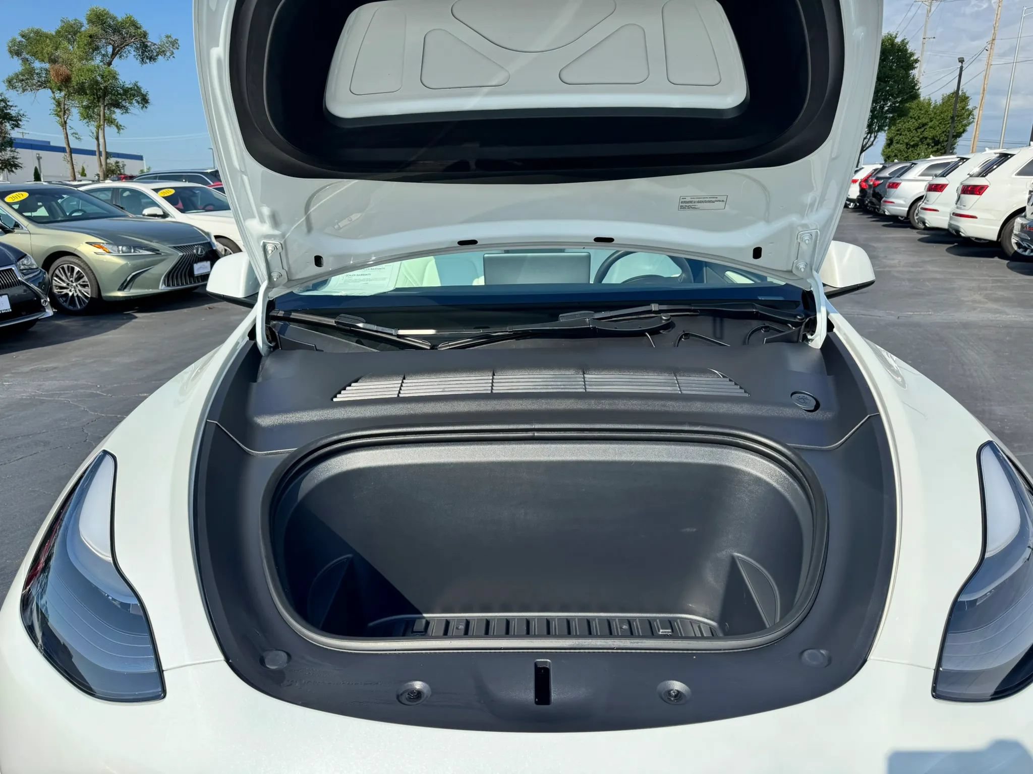 Used 2023 Tesla Model Y Long Range AWD/4WD image 40