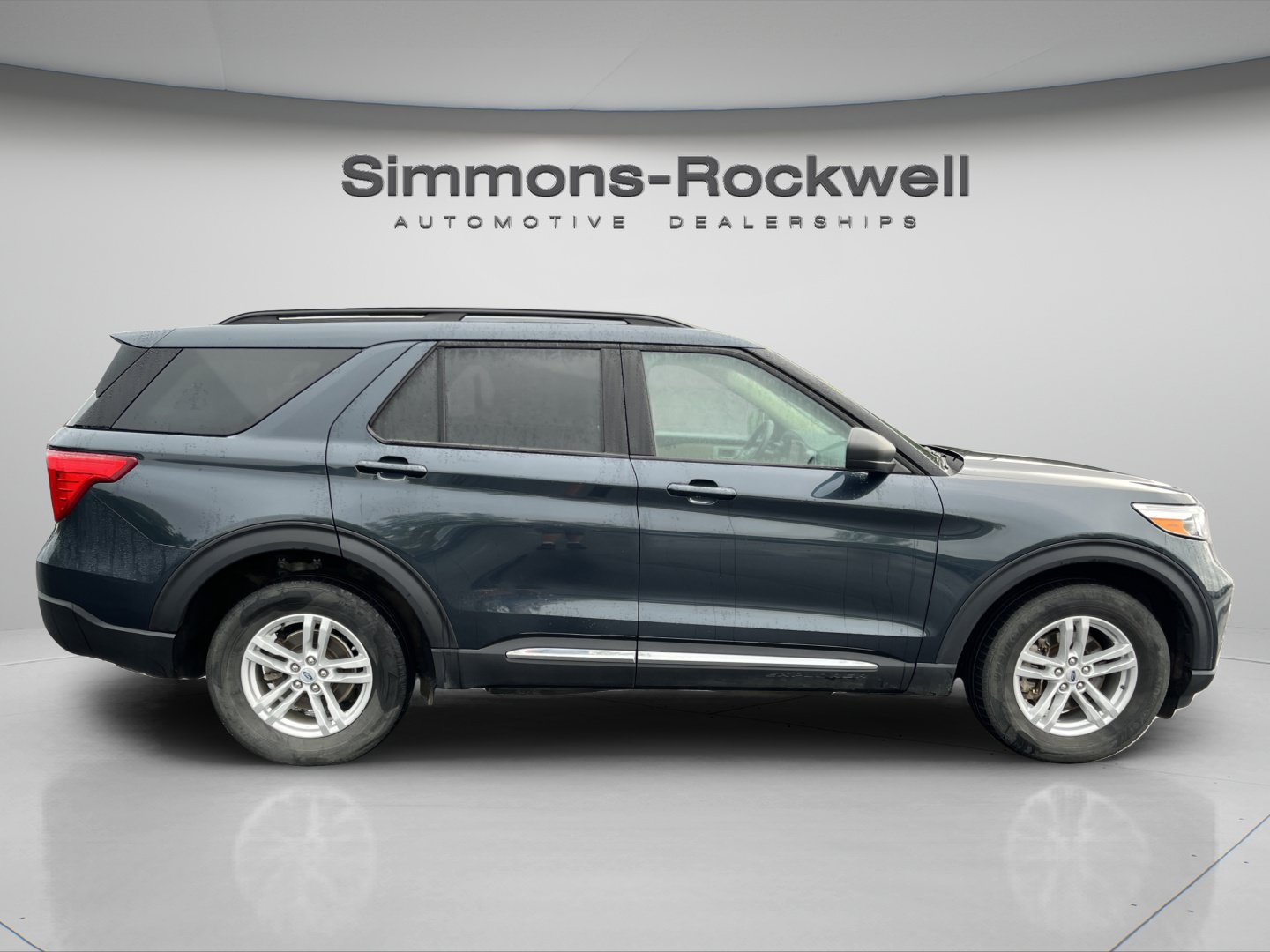 Used 2023 Ford Explorer XLT w/ Equipment Group 202A AWD/4WD image 6