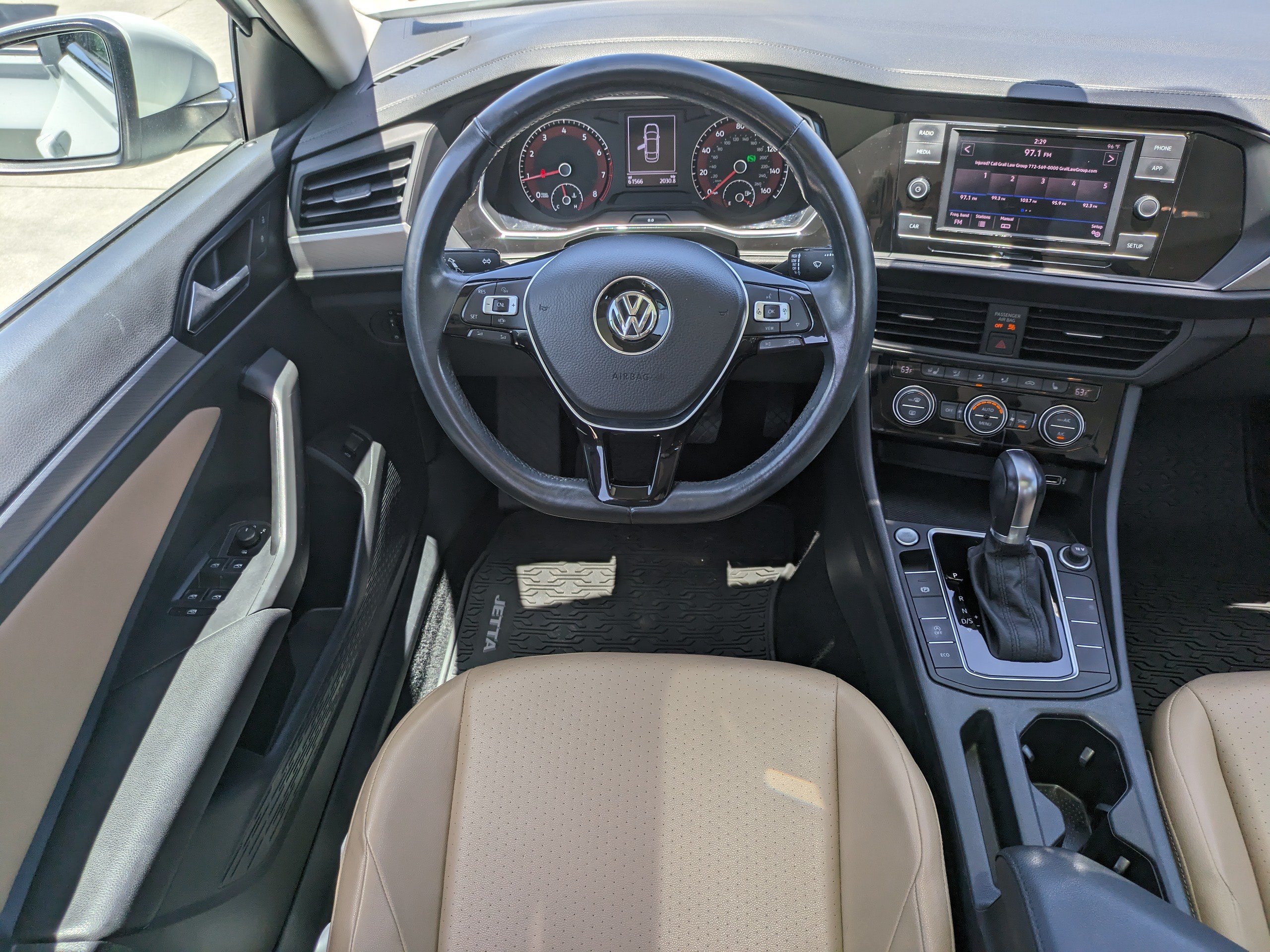 Used 2019 Volkswagen Jetta SE w/ Cold Weather Package FWD image 15