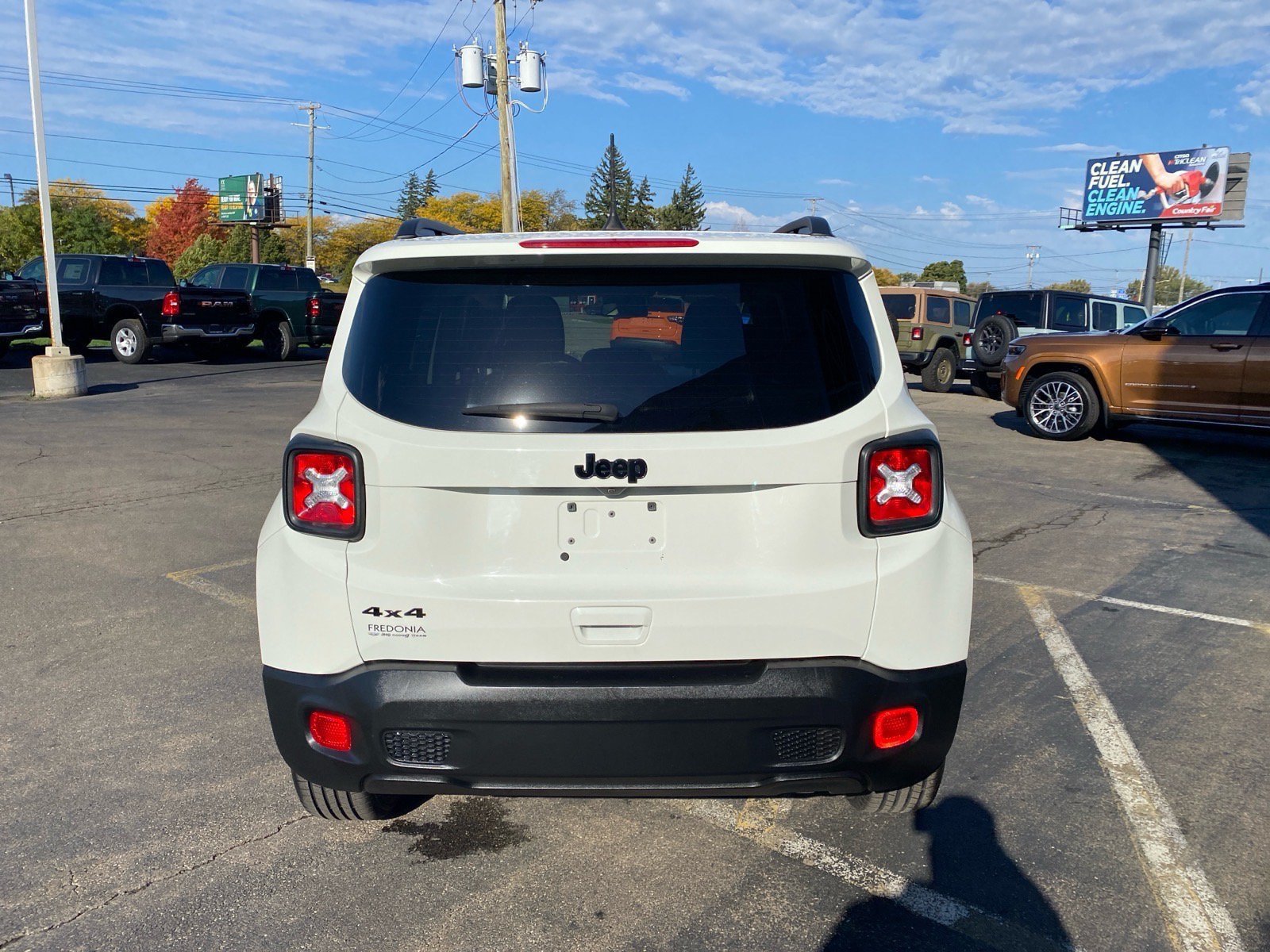 Used 2023 Jeep Renegade Altitude w/ Sun/Sound Group AWD/4WD image 4