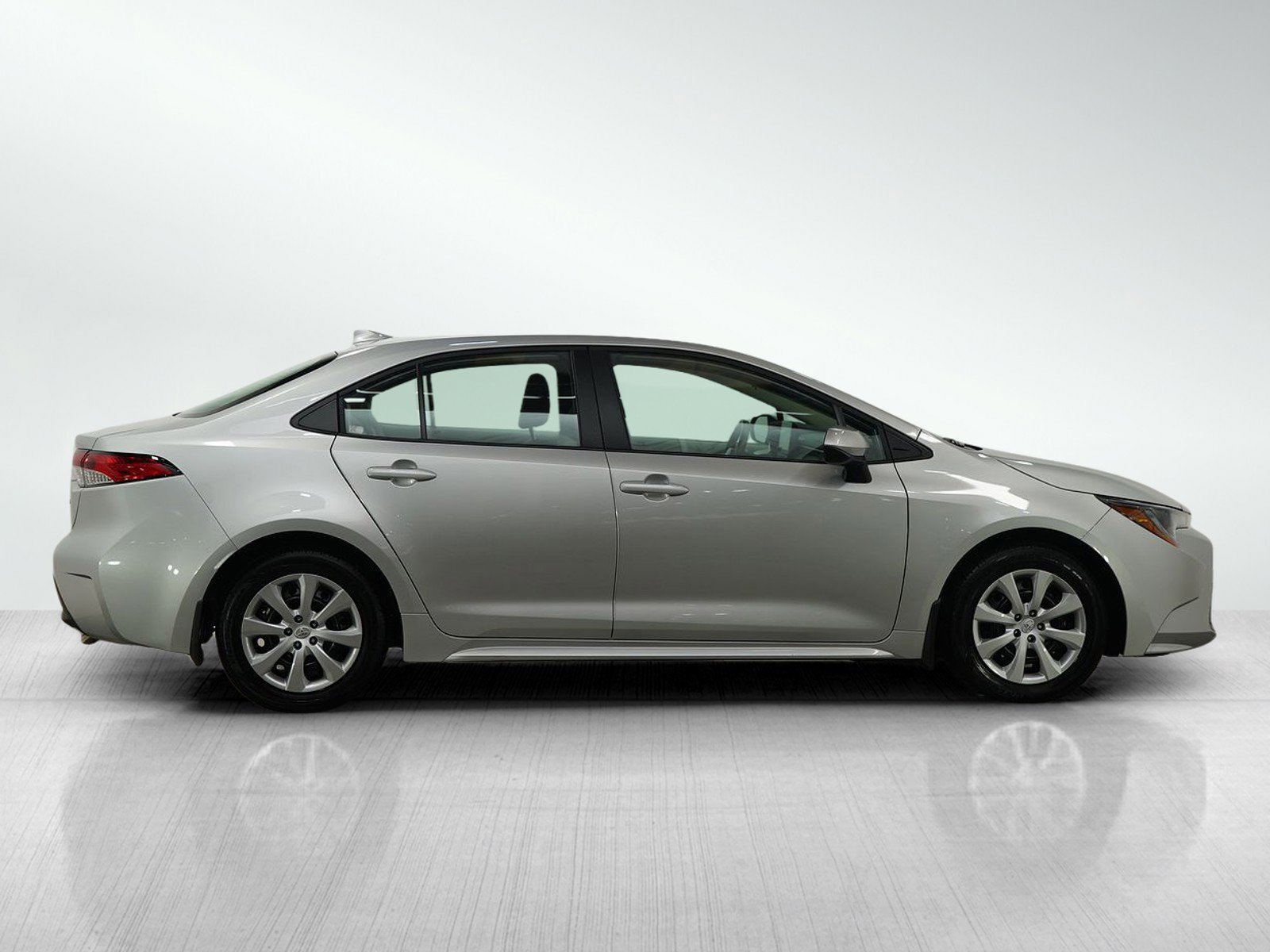 Used 2025 Toyota Corolla LE image 6