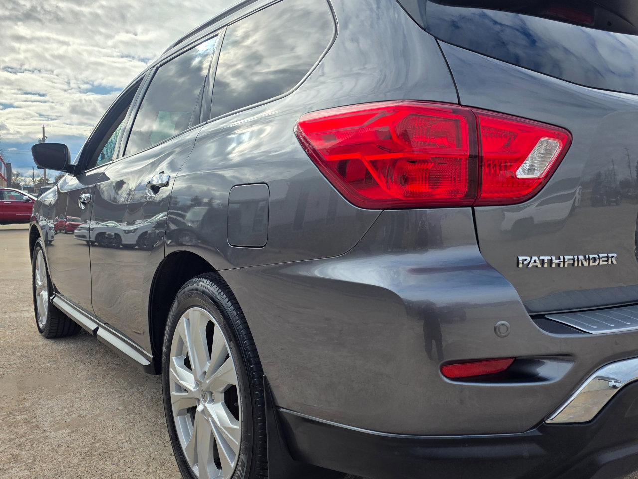 Used 2018 Nissan Pathfinder SL w/ SL Premium Package image 21