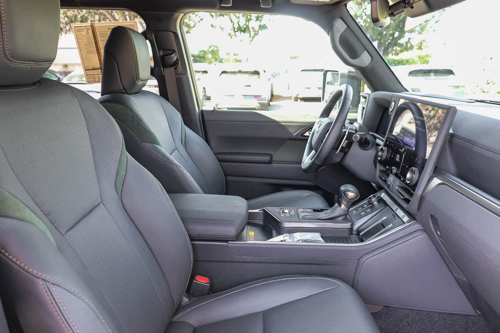 Used 2025 Lexus GX 550 AWD/4WD image 18