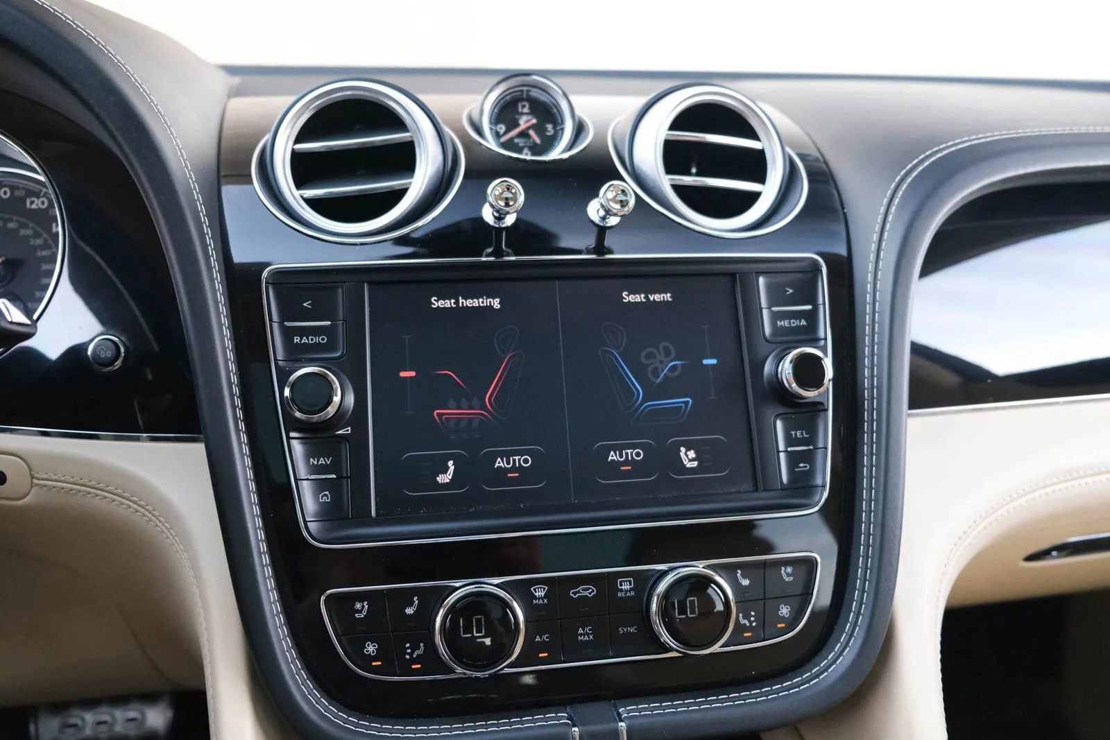 Used 2018 Bentley Bentayga image 43