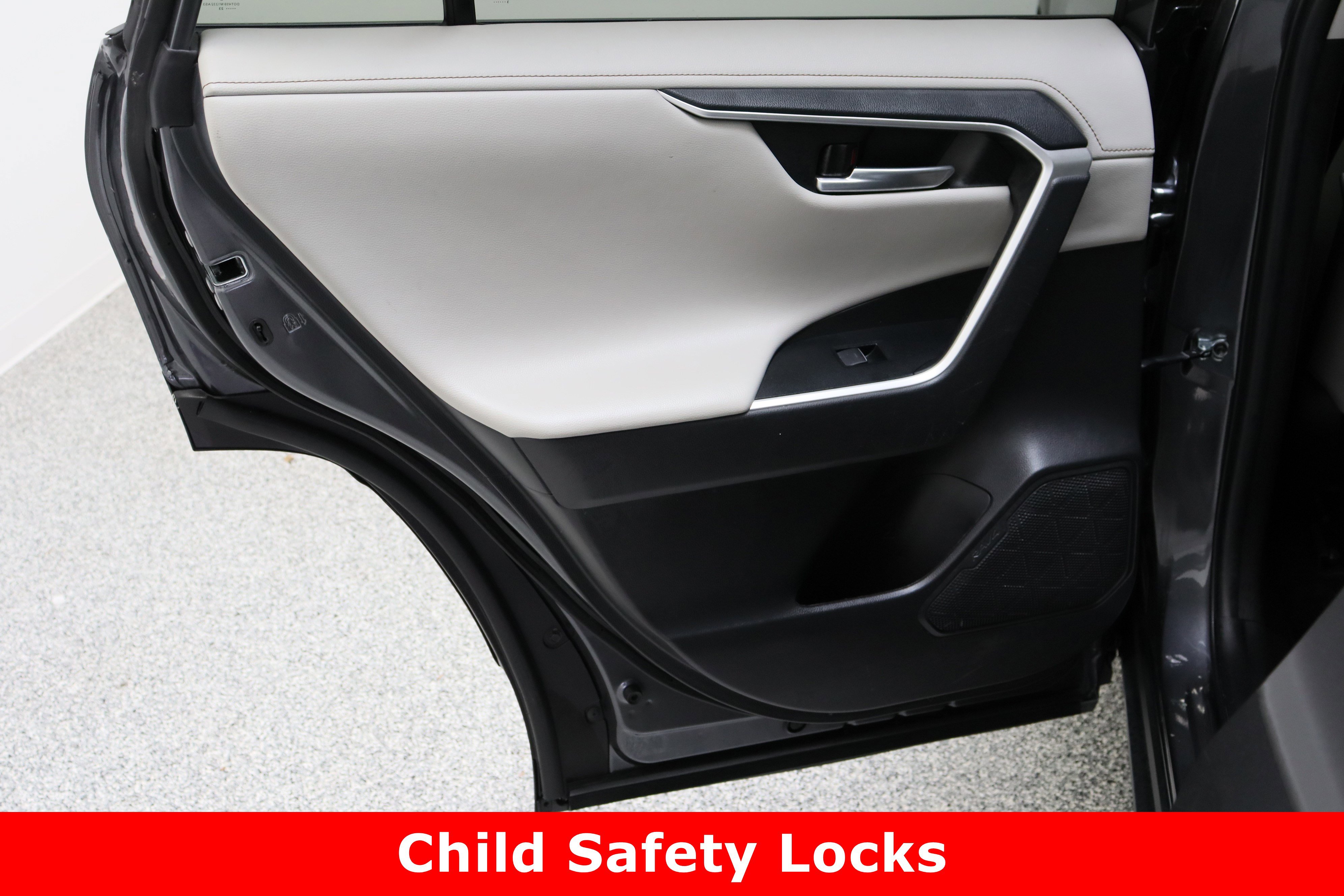 Used 2023 Toyota RAV4 Limited image 28