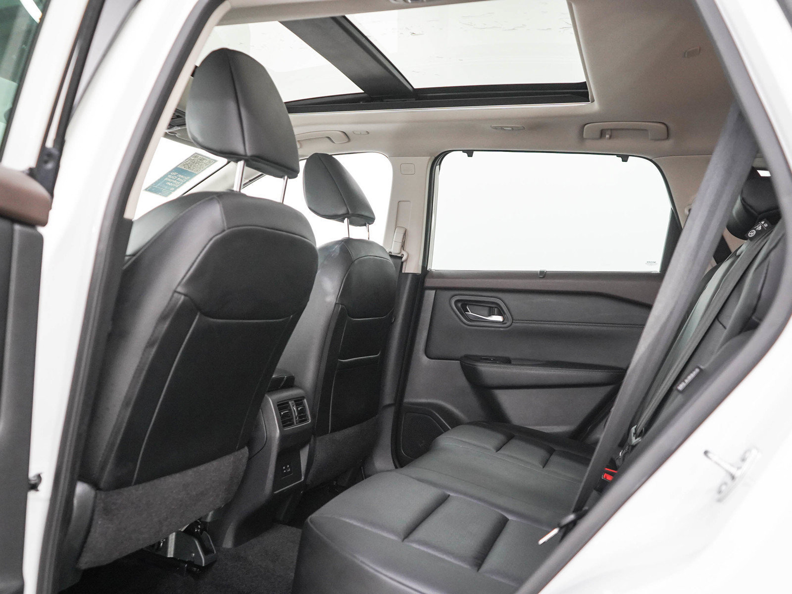 Used 2023 Nissan Rogue SV w/ SV Premium B Package AWD/4WD image 18