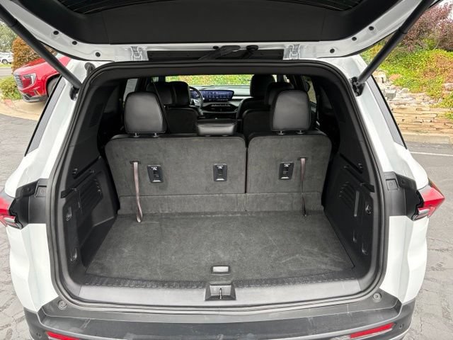 Used 2025 Buick Enclave Preferred AWD/4WD image 8