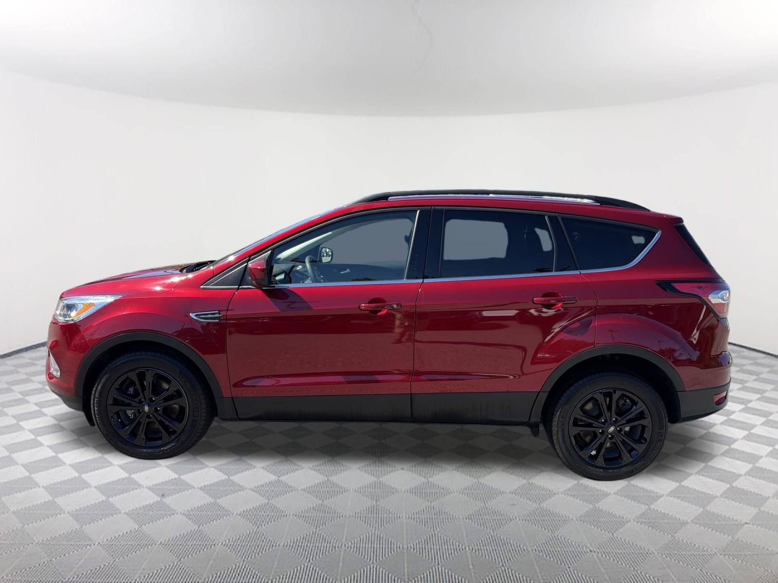 Used 2018 Ford Escape SE FWD image 14