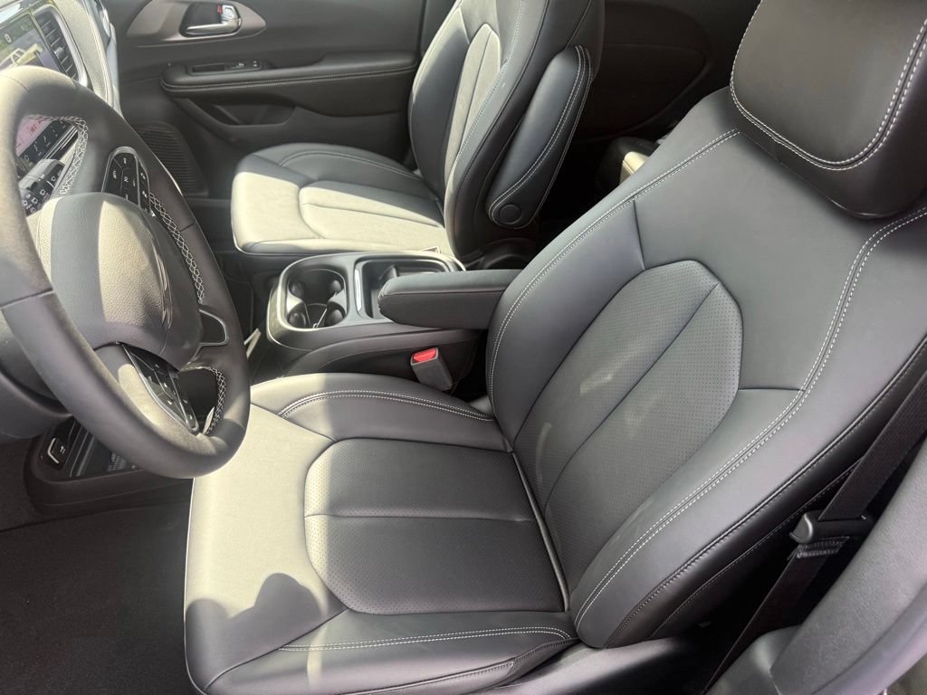 New 2027 Chrysler Pacifica Select FWD image 15