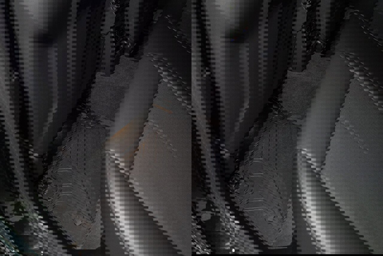 Used 2025 BMW M5 w/ Carbon Package image 24