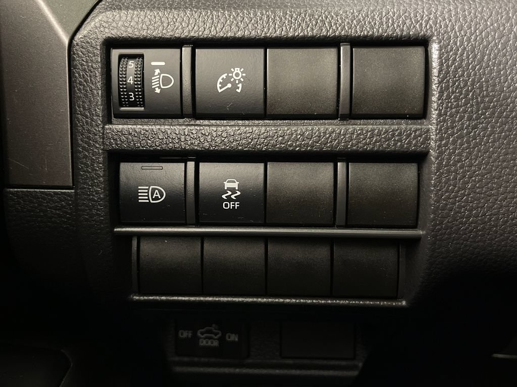 Certified 2025 Toyota Tacoma TRD Off-Road AWD/4WD image 28
