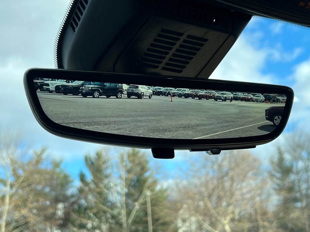 Used 2025 Chevrolet Equinox ACTIV w/ Safety and Technology Package image 26