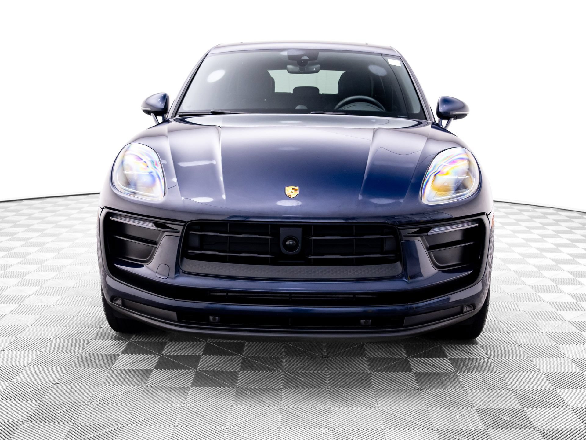 Certified 2023 Porsche Macan AWD/4WD image 9