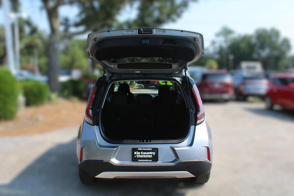 Certified 2025 Kia Soul LX w/ LX Technology Package FWD image 9