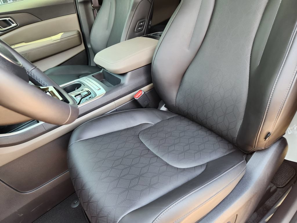 Certified 2025 Kia Carnival EX FWD image 15