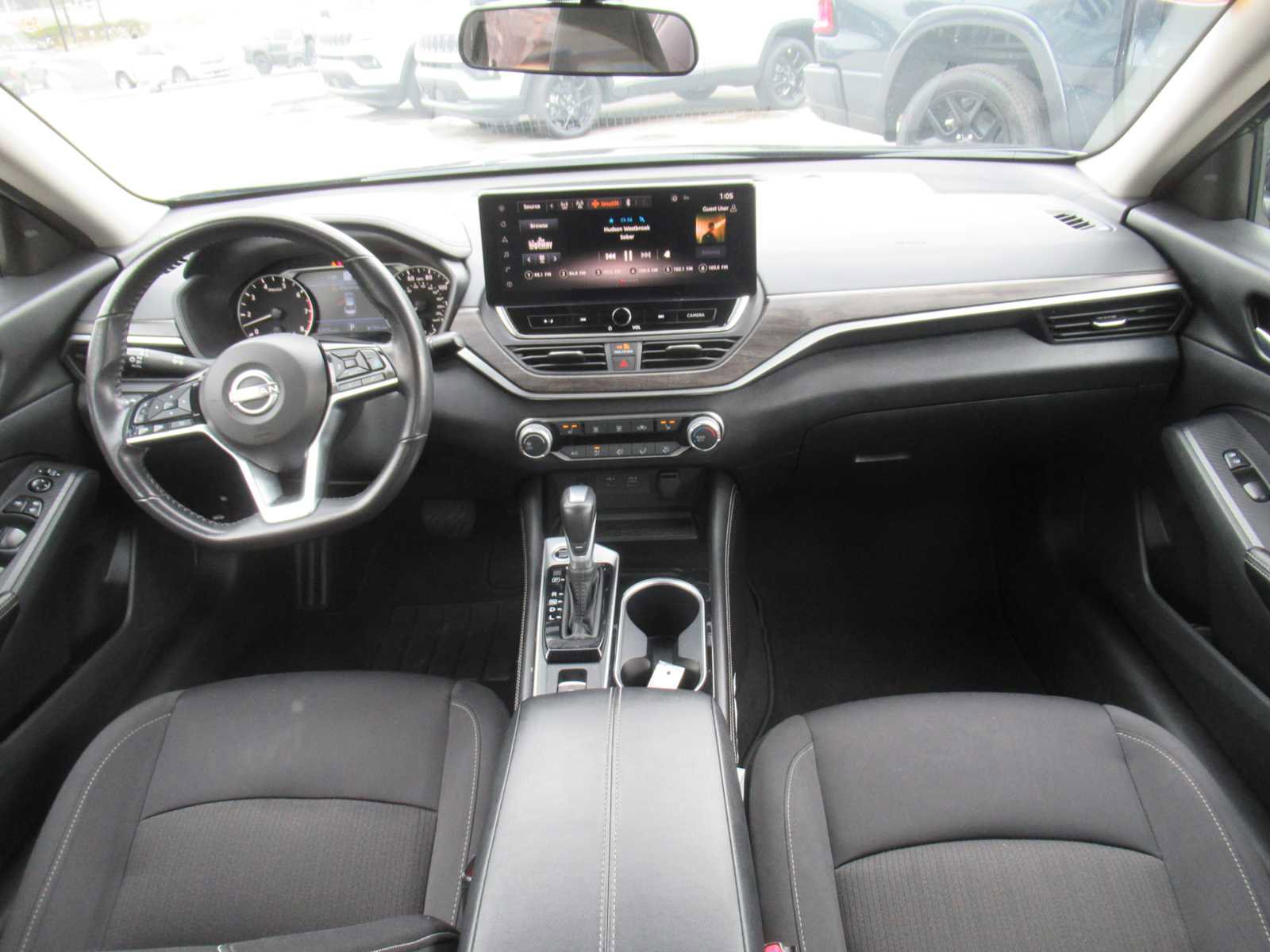 Used 2024 Nissan Altima 2.5 SV w/ SV Premium Package image 43