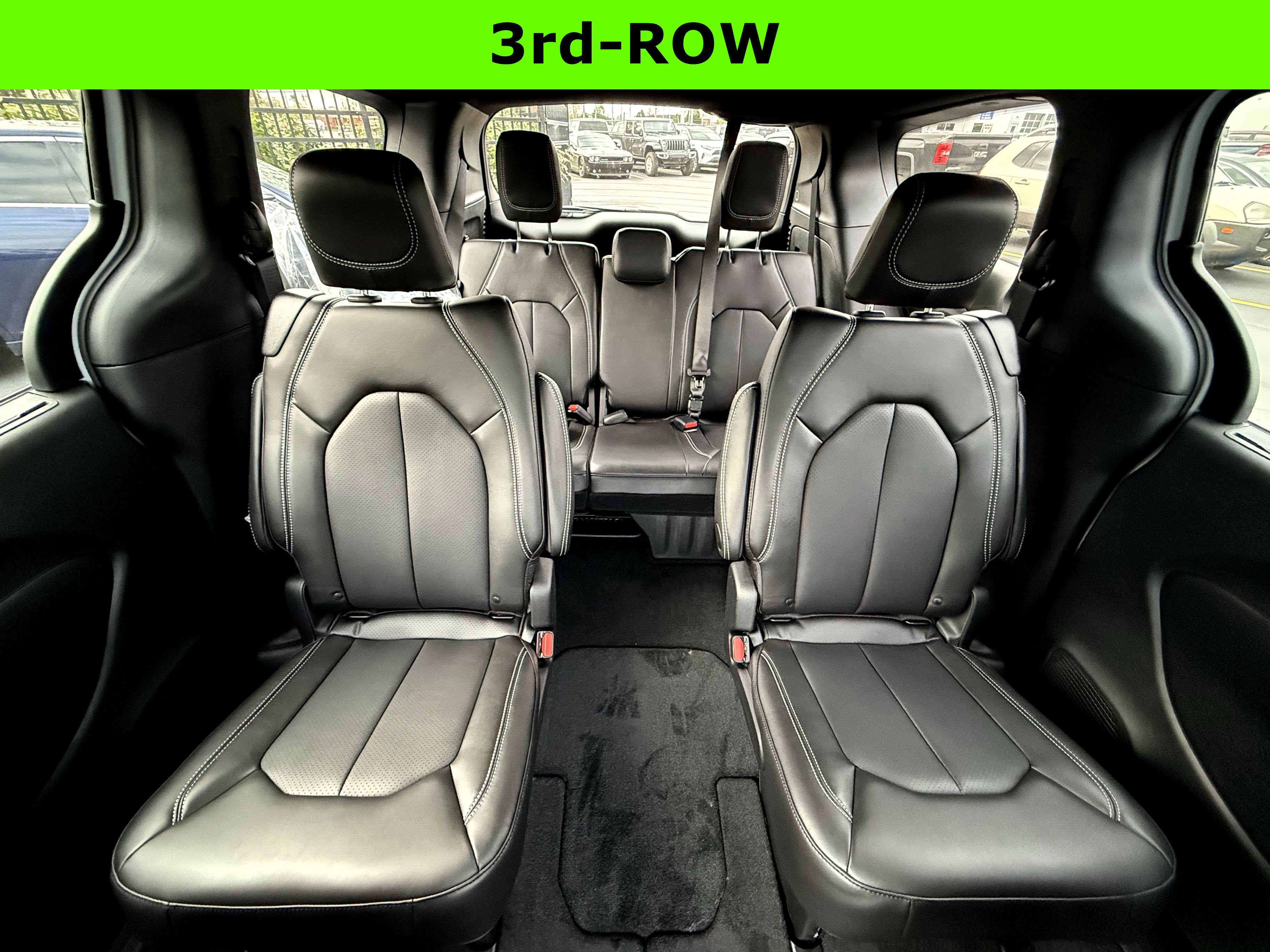 New 2026 Chrysler Pacifica Select image 30