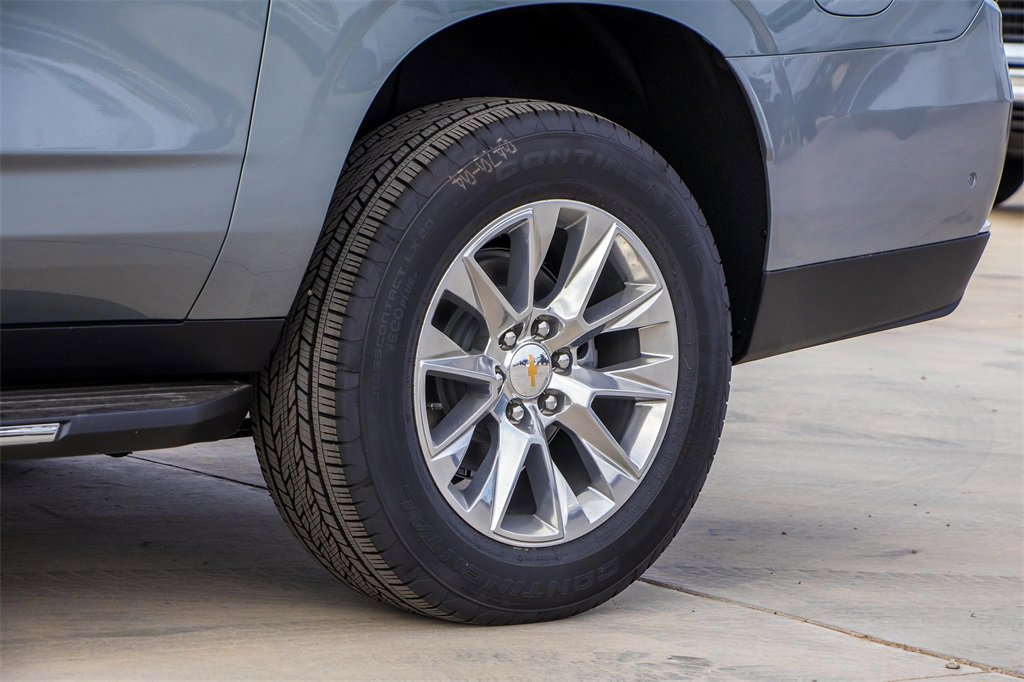 New 2026 Chevrolet Suburban Premier image 3