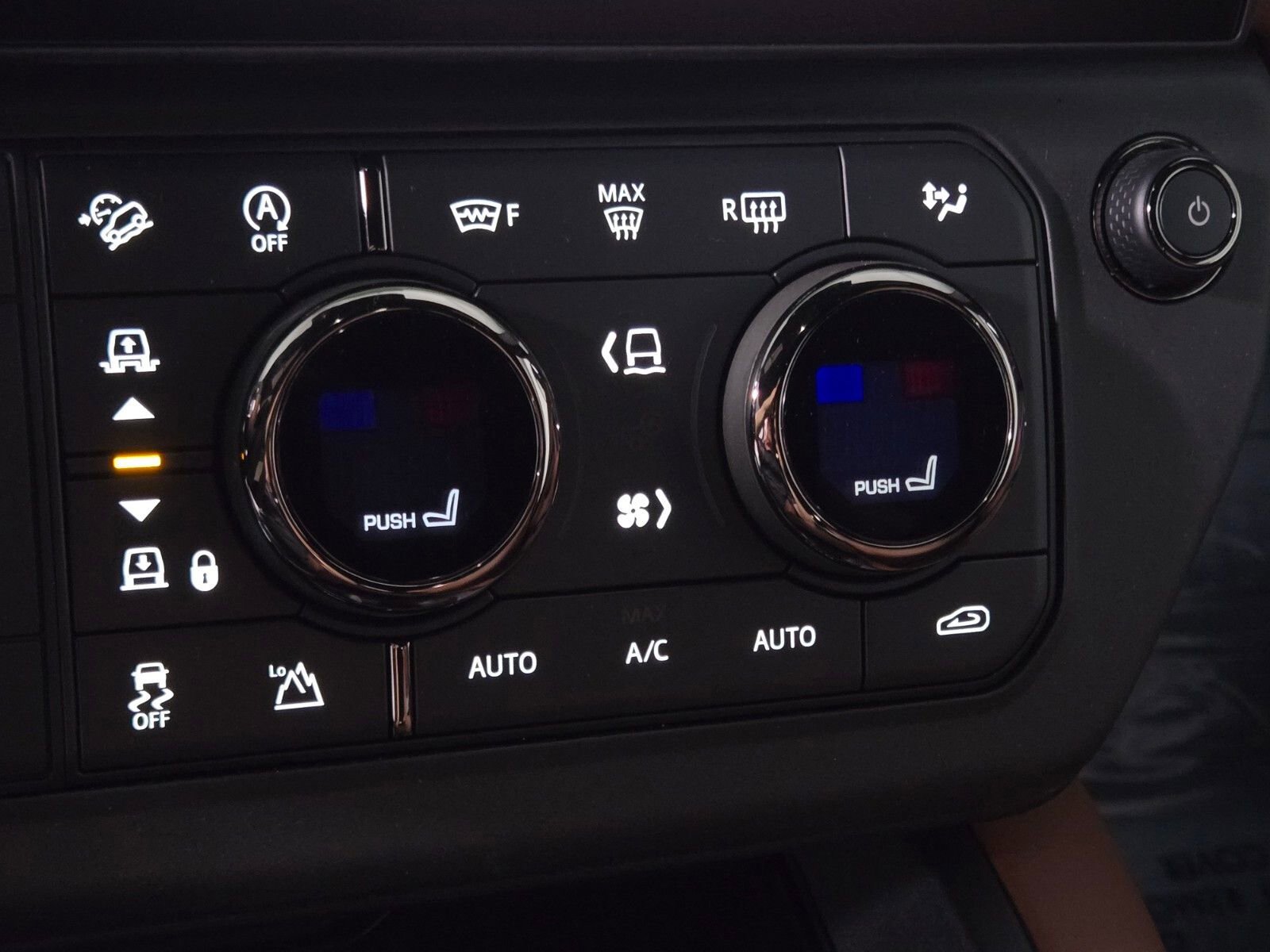 New 2026 Land Rover Defender 110 OCTA image 29