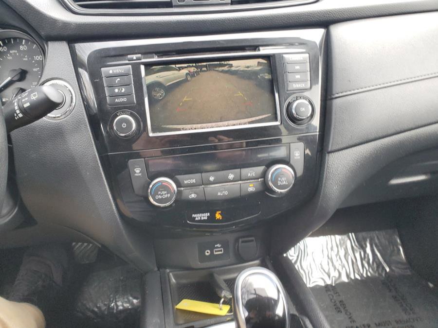 Used 2018 Nissan Rogue SV image 15
