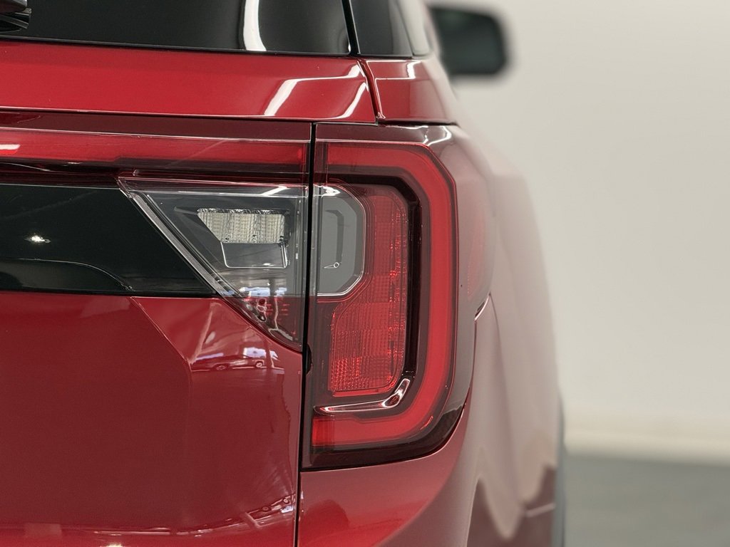 Used 2023 GMC Acadia SLE w/ Elevation Edition image 7