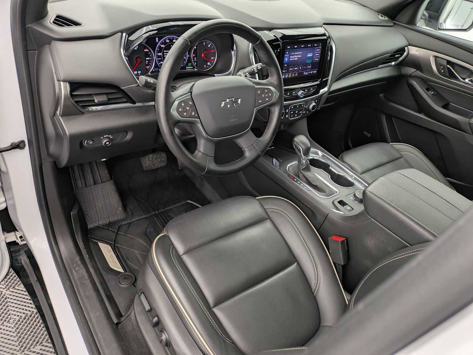 Used 2024 Chevrolet Traverse Premier w/ Redline Edition AWD/4WD image 2
