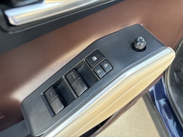 Used 2022 Toyota Highlander XLE FWD image 21