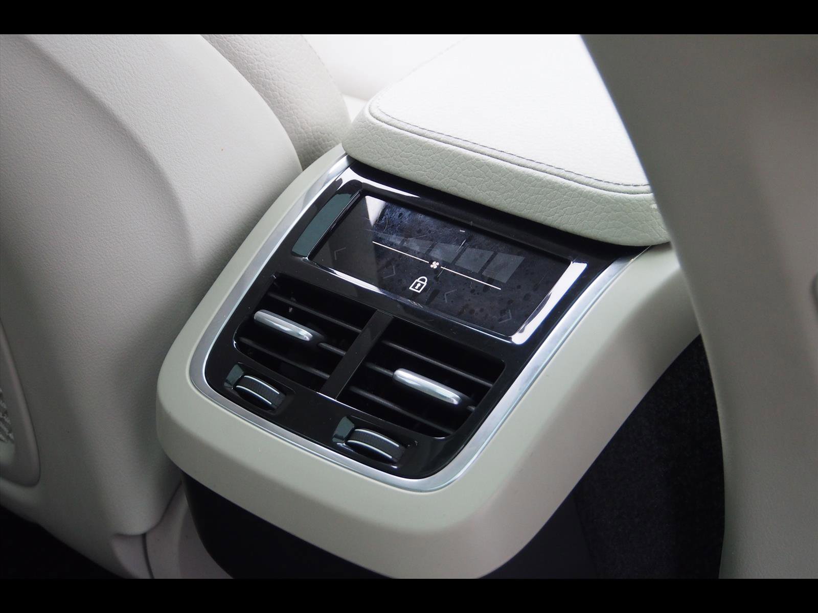 Used 2021 Volvo XC90 T5 Momentum w/ Climate Package image 15