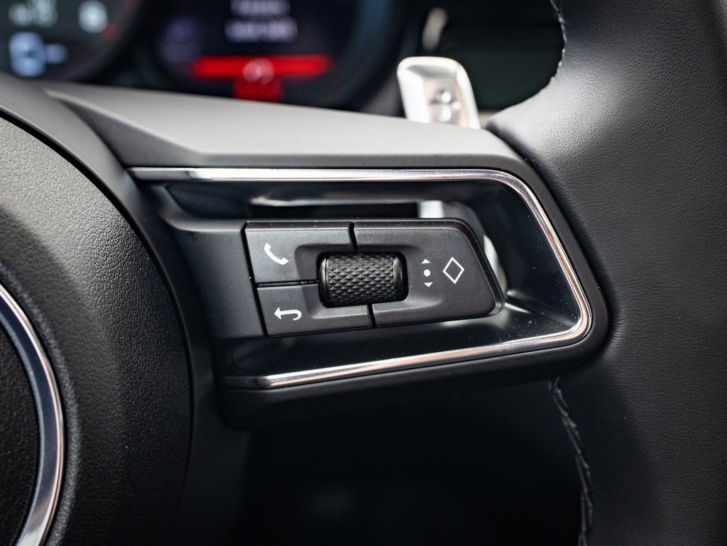 Used 2025 Porsche Macan image 25