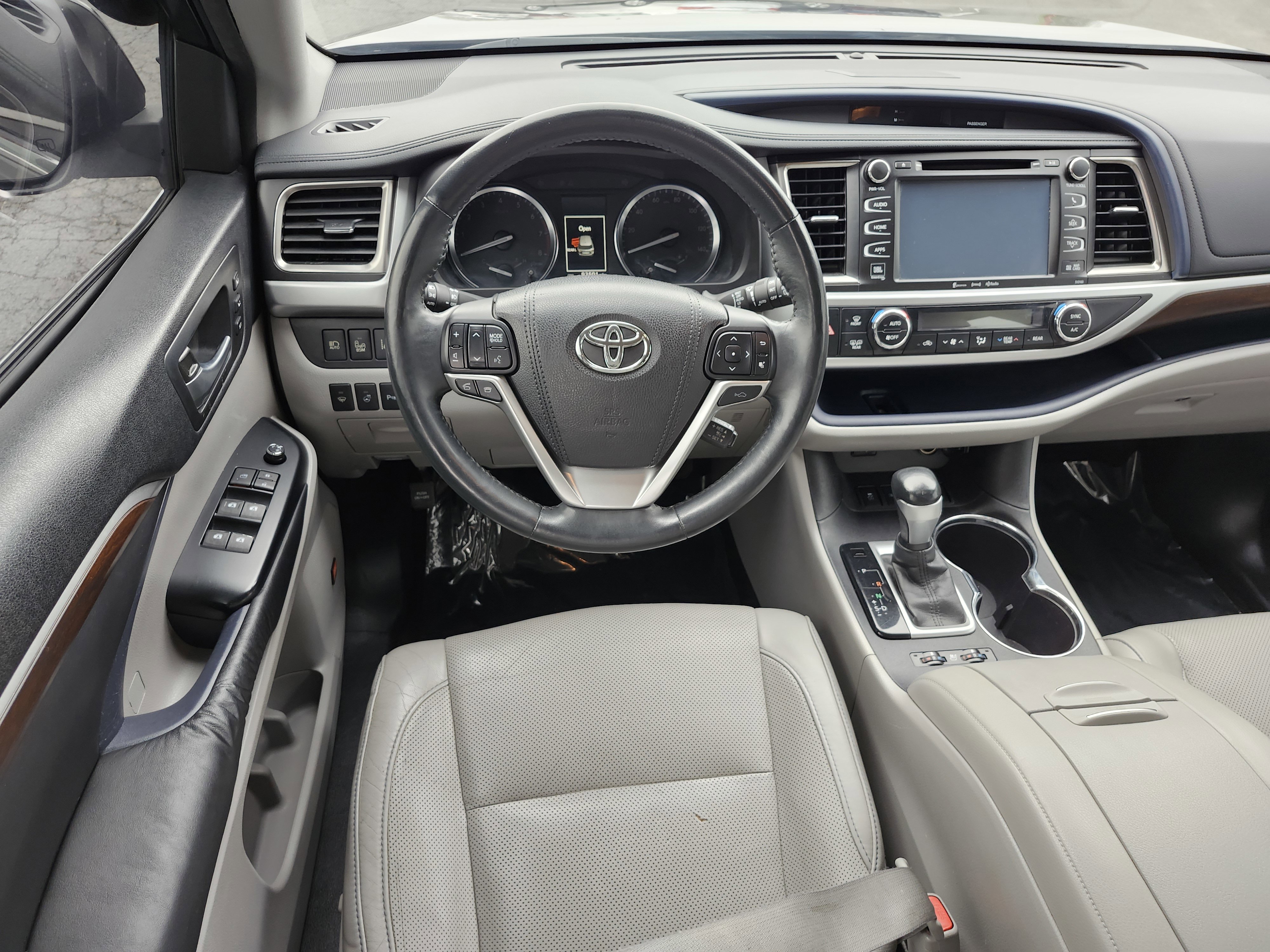 Used 2016 Toyota Highlander Limited image 29