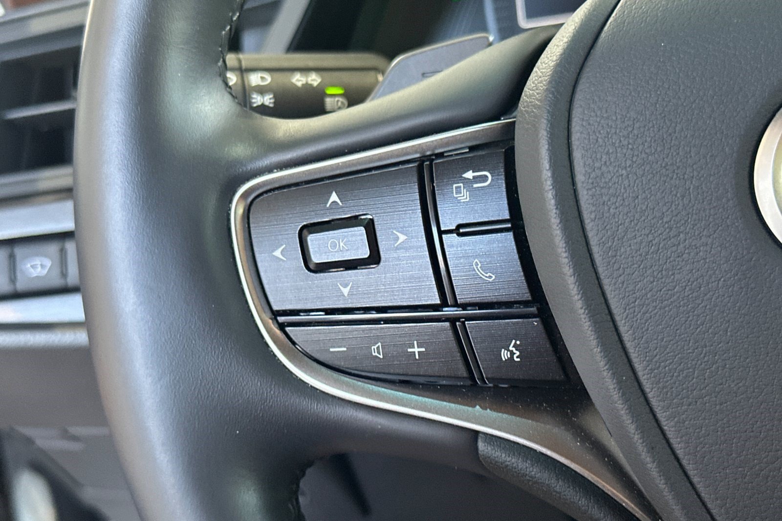 Certified 2024 Lexus ES 300h w/ Premium Package FWD image 28