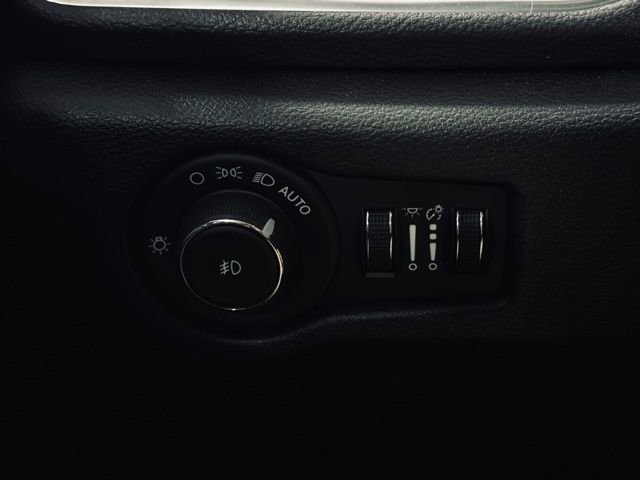 Certified 2025 Chrysler Pacifica Limited image 37