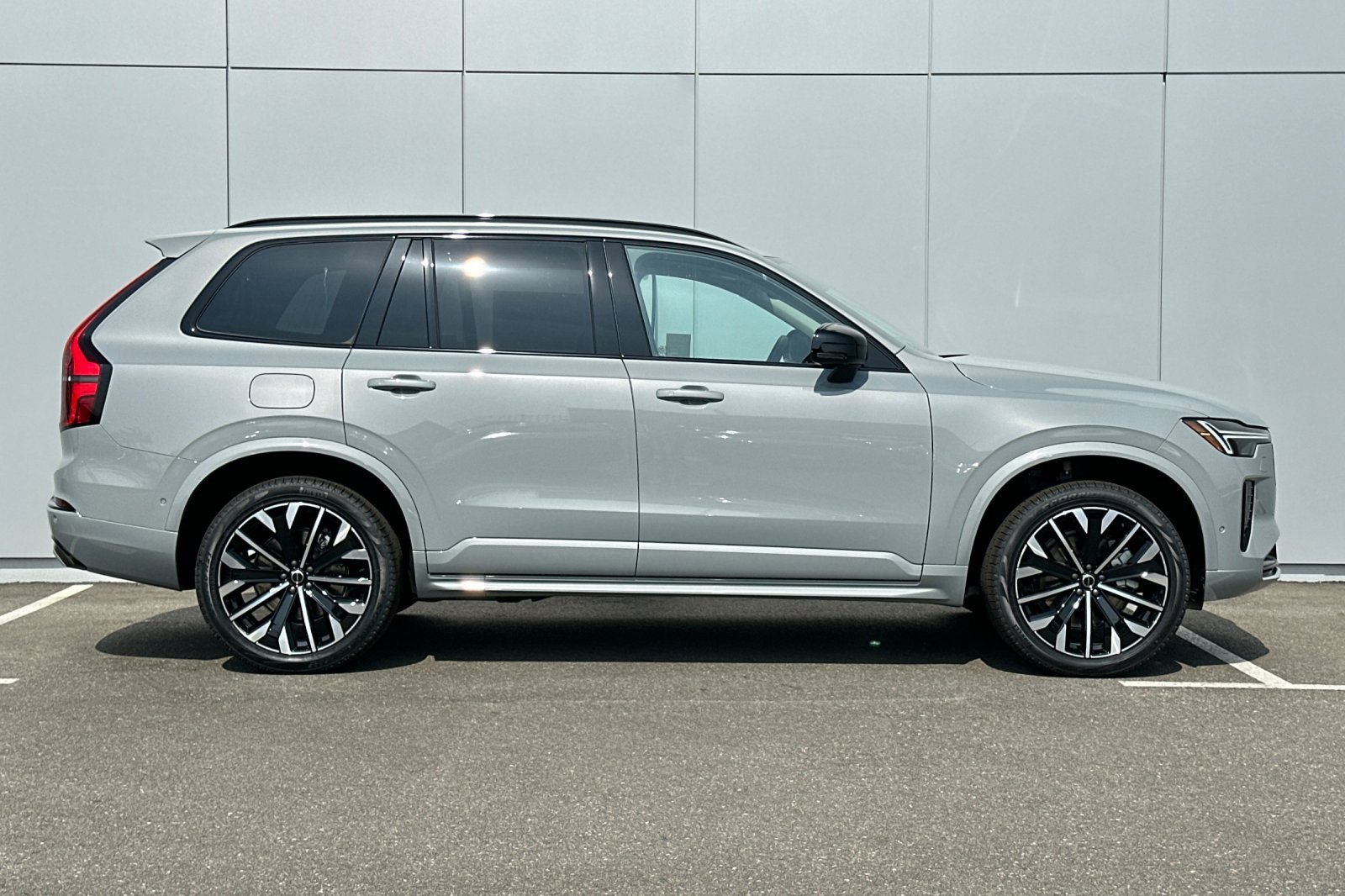 New 2026 Volvo XC90 B6 Ultra w/ Protection Package image 6