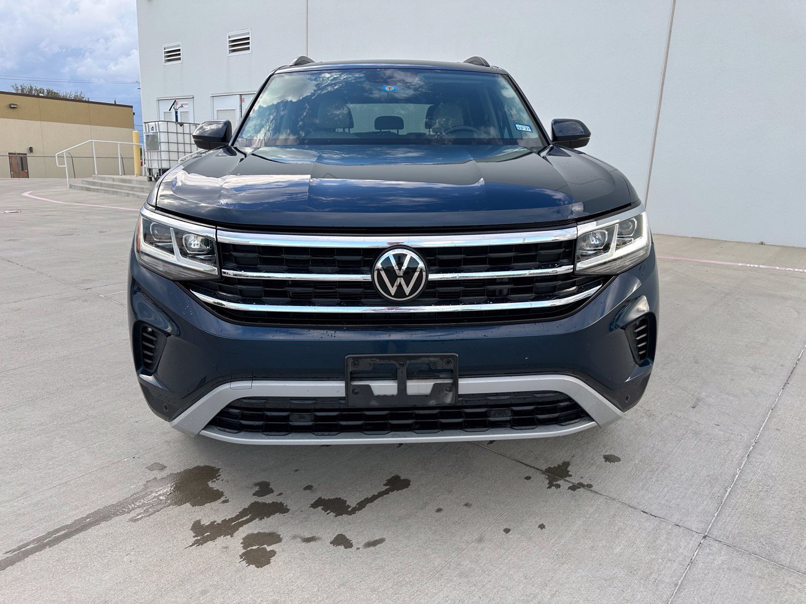 Used 2023 Volkswagen Atlas SE w/ Panoramic Sunroof Package FWD image 2