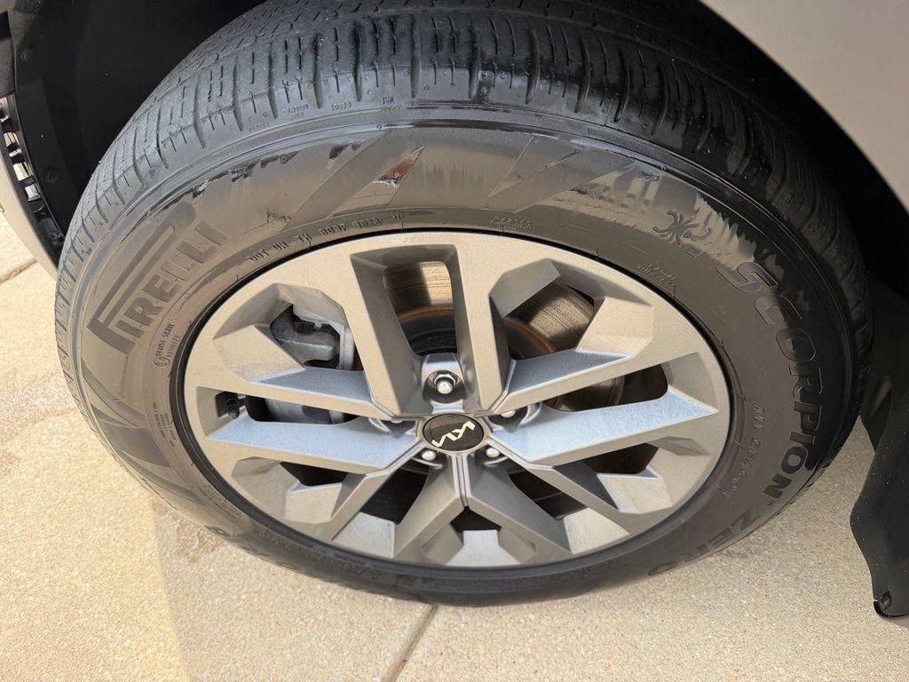Used 2024 Kia Telluride LX FWD image 29