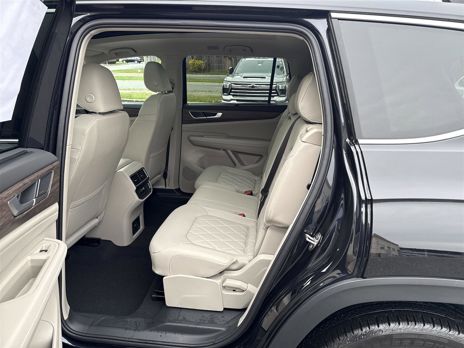 New 2025 Volkswagen Atlas SEL Premium R-Line image 28
