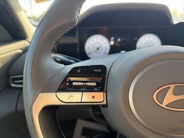 Used 2025 Hyundai Elantra SEL FWD image 31