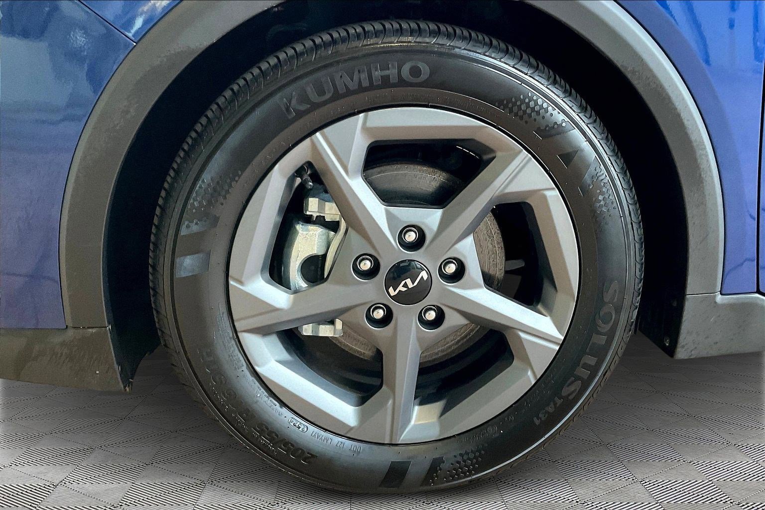 Used 2025 Kia K4 LXS image 32