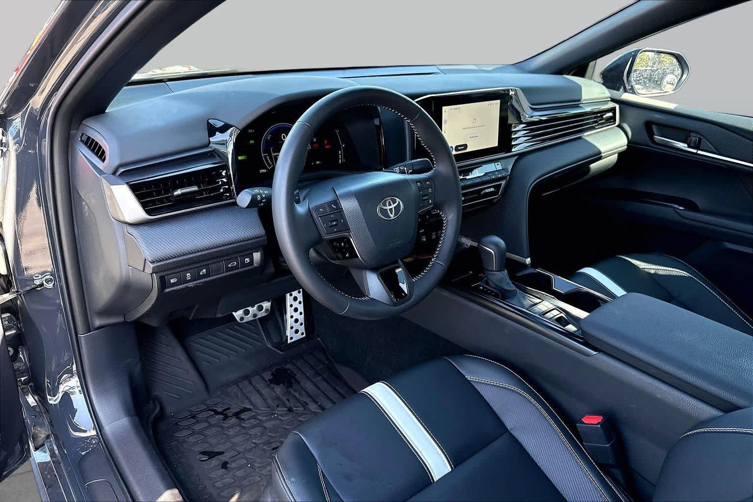 Used 2026 Toyota Camry SE FWD image 17