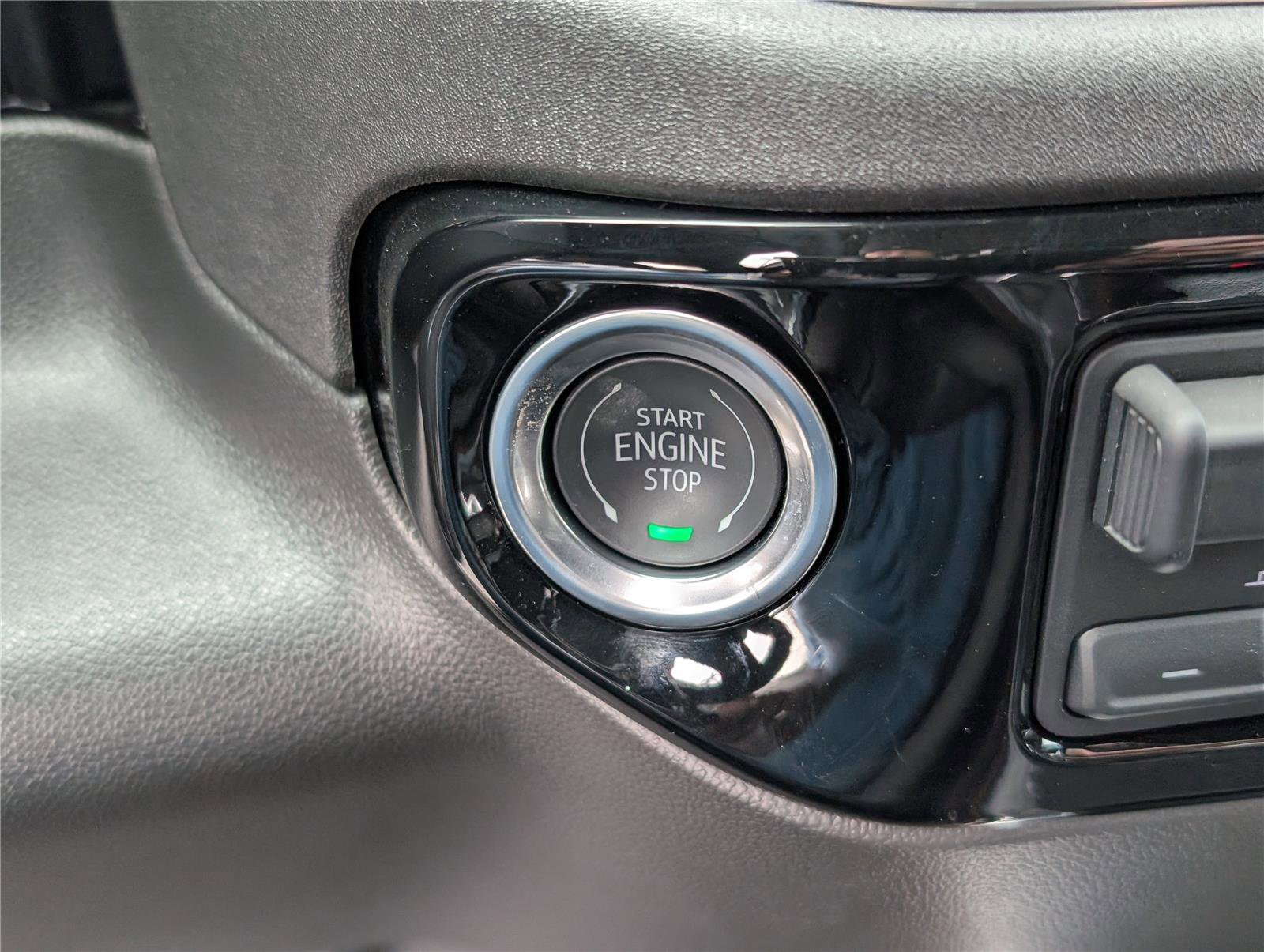 Used 2025 Chevrolet Silverado 1500 LT Trail Boss w/ Convenience Package II image 25