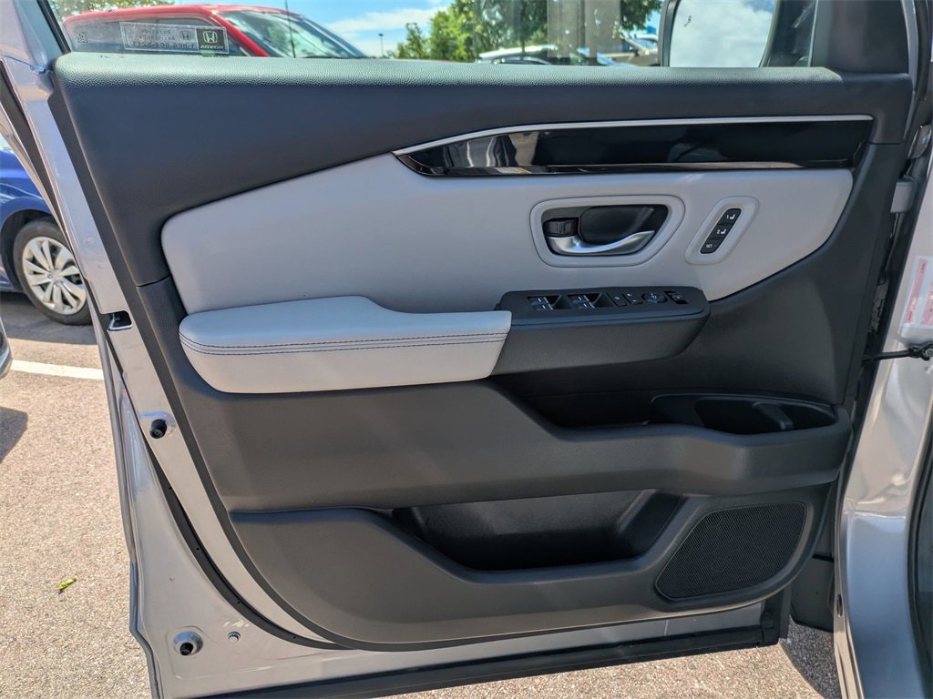 Used 2025 Honda Pilot EX-L image 10