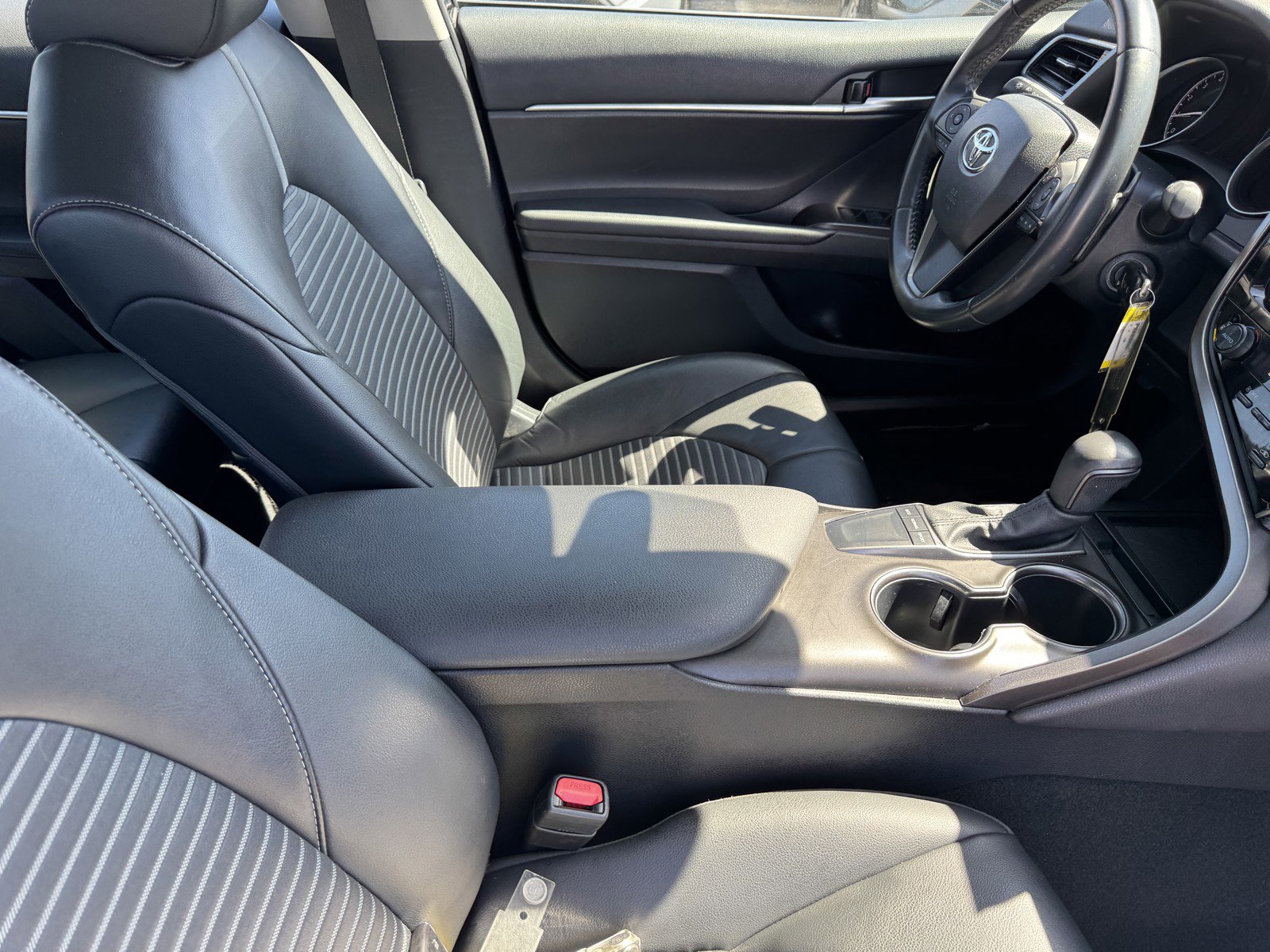 Used 2024 Toyota Camry SE FWD image 8