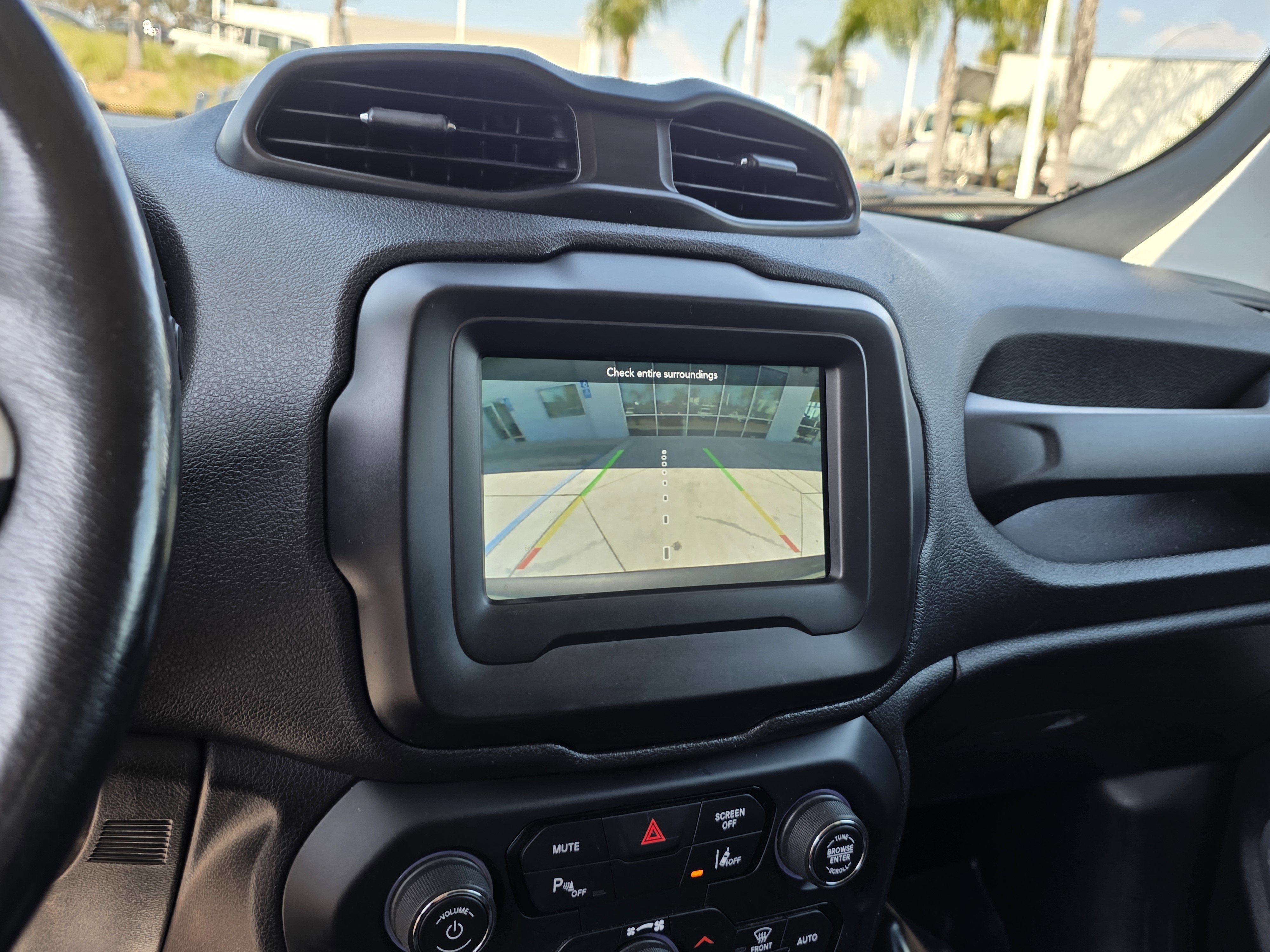 Used 2018 Jeep Renegade Latitude w/ Advanced Technology Group image 14