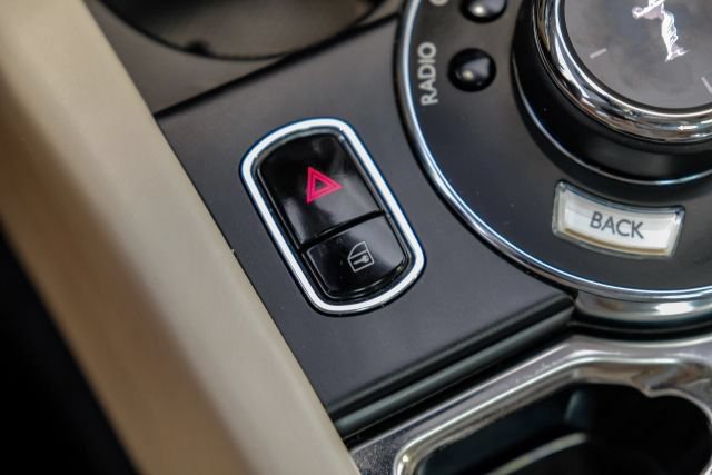 Used 2017 Rolls-Royce Wraith RWD image 32