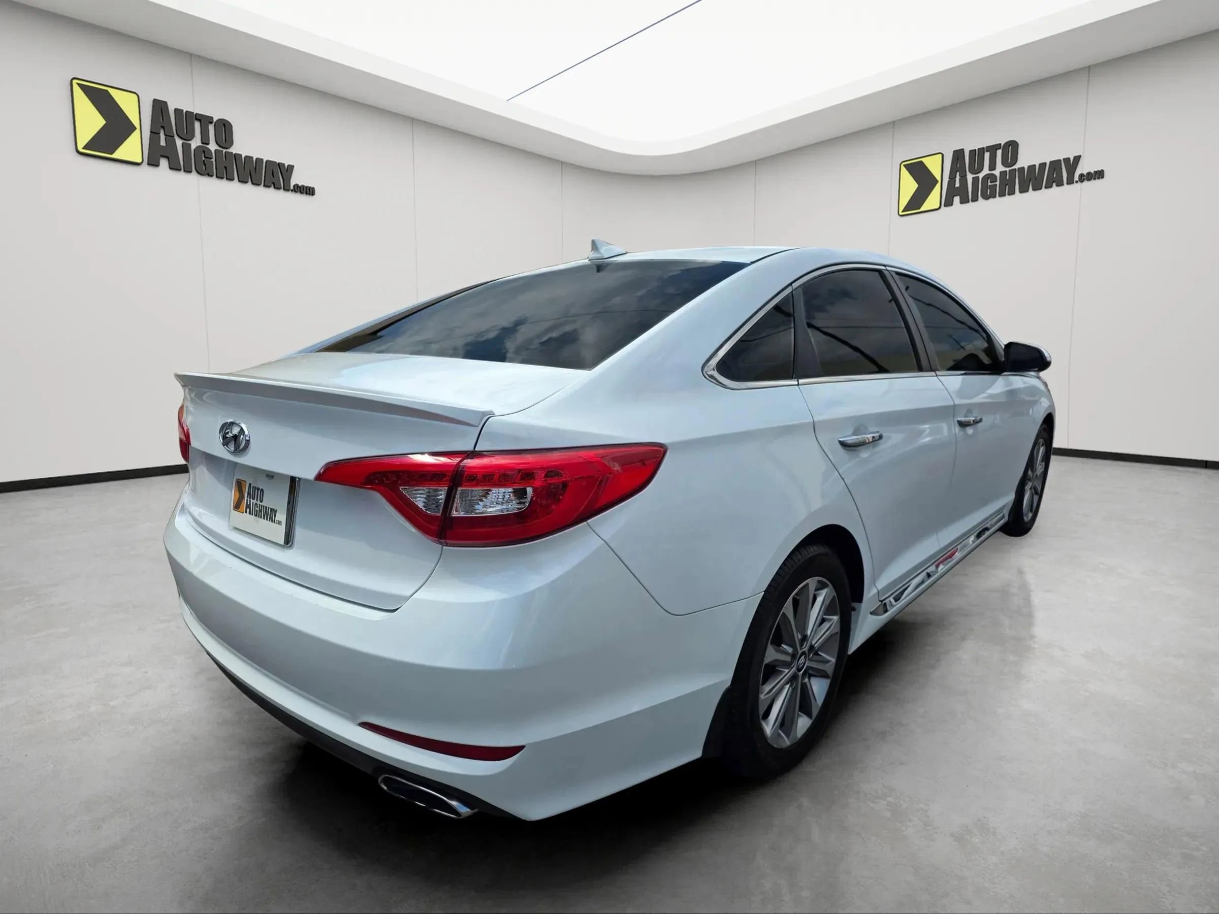 Used 2017 Hyundai Sonata Limited image 3